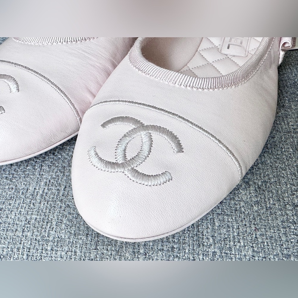 NEW CHANEL CC LOGO LIGHT PINK LEATHER MARYJANE BALLET FLATS SILVER BUCKLE 39 - Picture 10 of 16